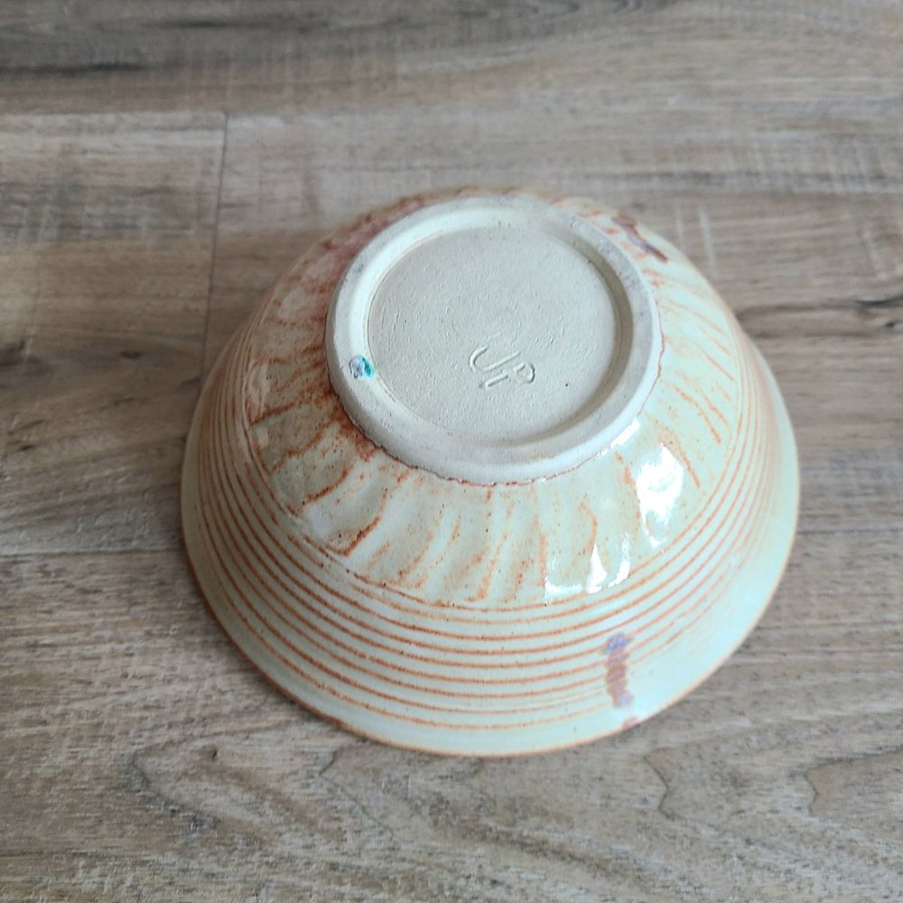 Hand made ceramic bowl. Signed by artist. - Picture 6 of 7
